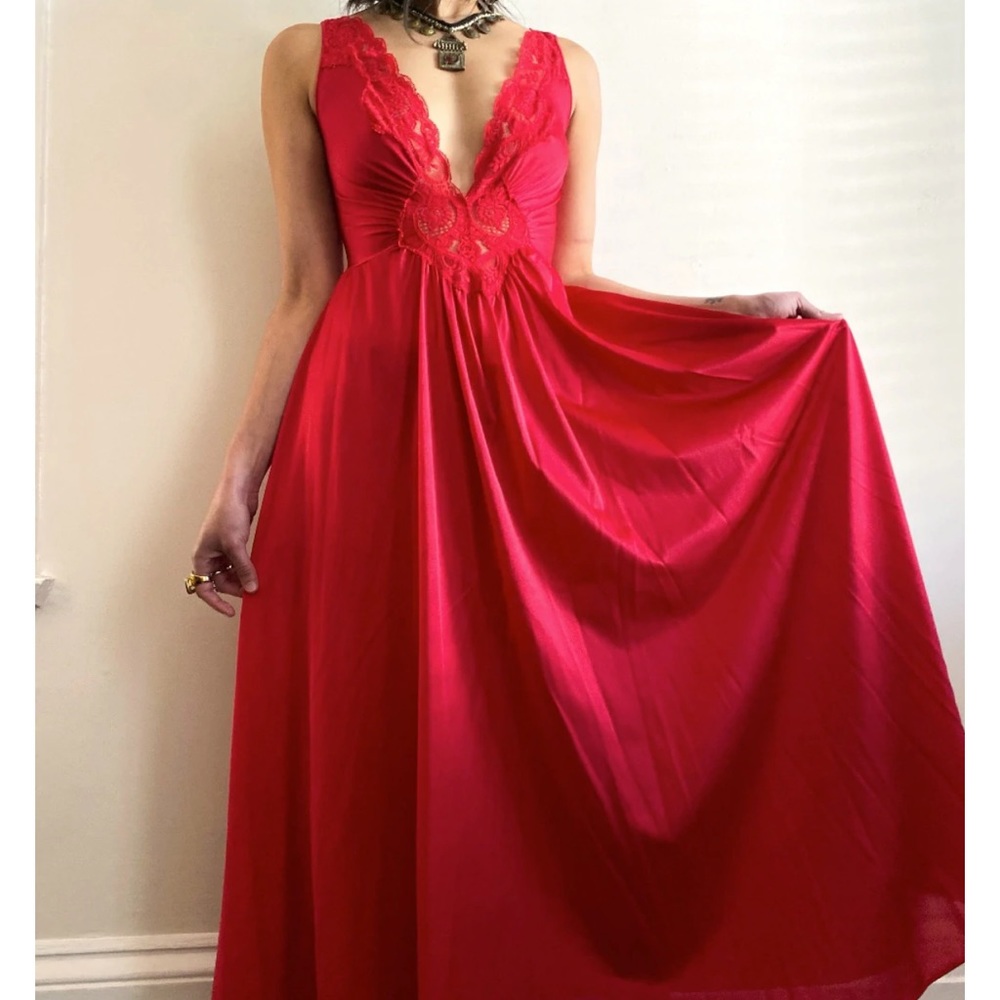 Vintage 1970's Olga Nightgown